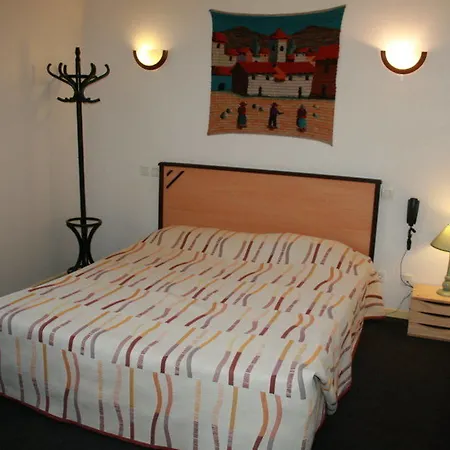 L'hostellerie Des Lacs