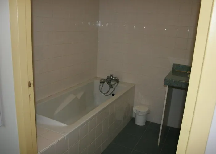 فندق L'hostellerie Des Lacs 2*