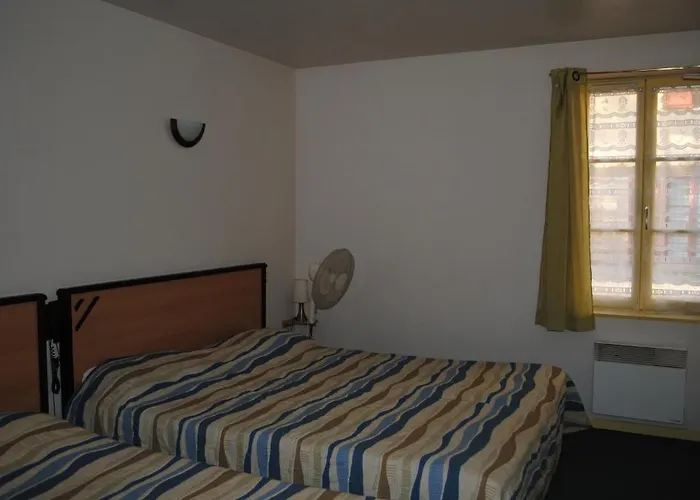 فندق L'hostellerie Des Lacs مونكلار دو كيارْسي